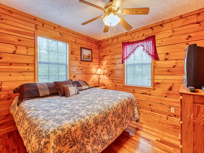Bedroom 2, Hawks Point Lodge by Jackson Mountain Rentals, Sevier