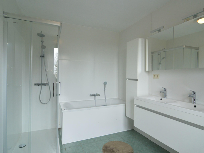 Bathroom 3, Holiday Home with Sauna in Sourbrodt, Liège
