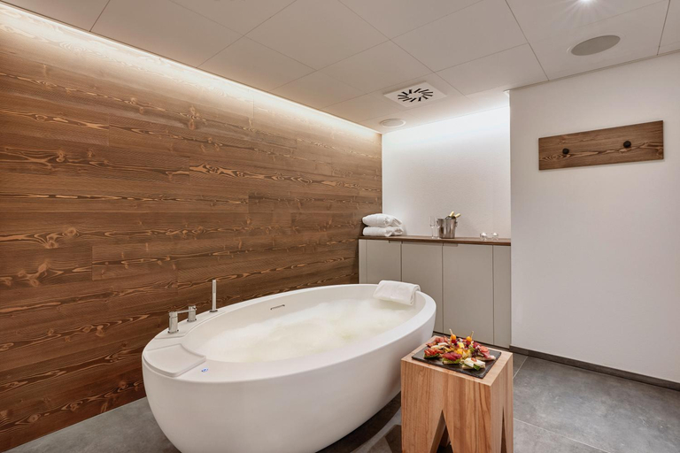 Bathroom 5, Hotel Regina Titlis, a Trademark Collection by Wyndham, Obwalden