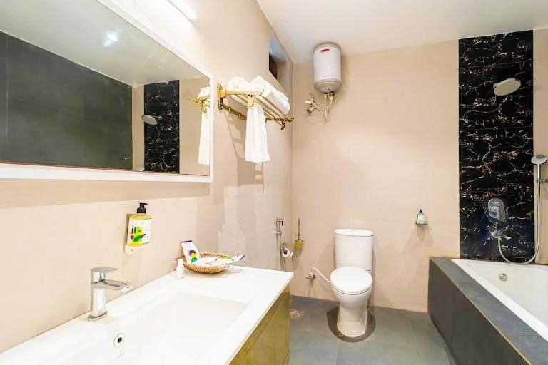 Bathroom 3, Skazka Beach Resort, North Goa