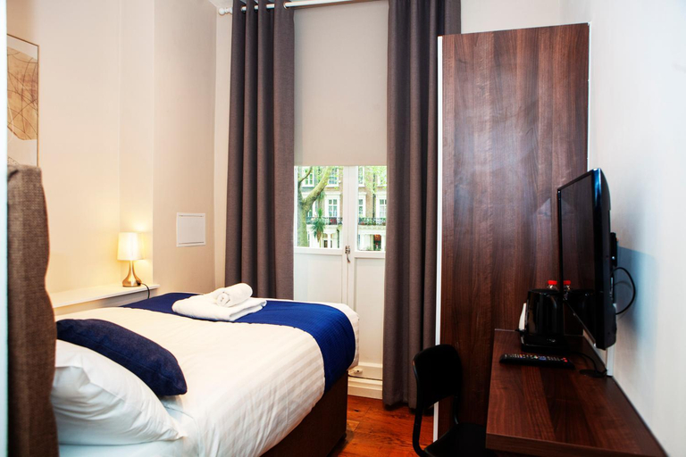 Others 4, Putera Puteri Residence, London