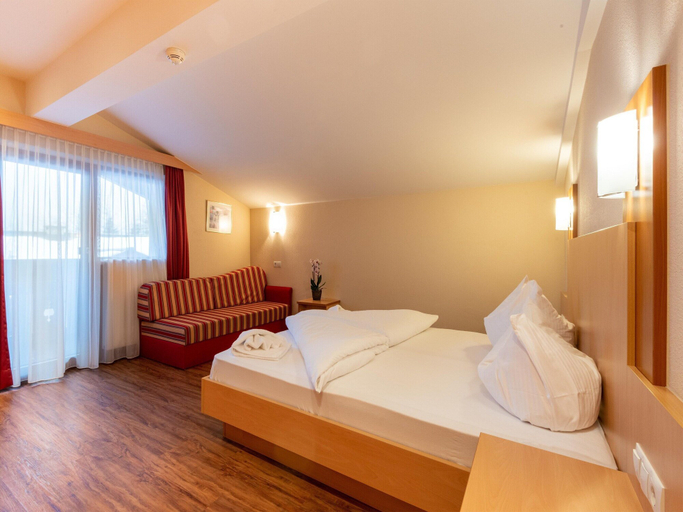 Bedroom 5, Apartment in Langenfeld With Recreation Room, Imst