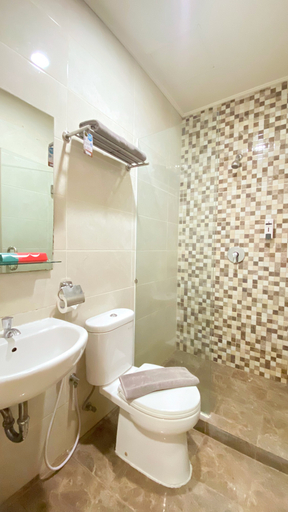 Bathroom 13