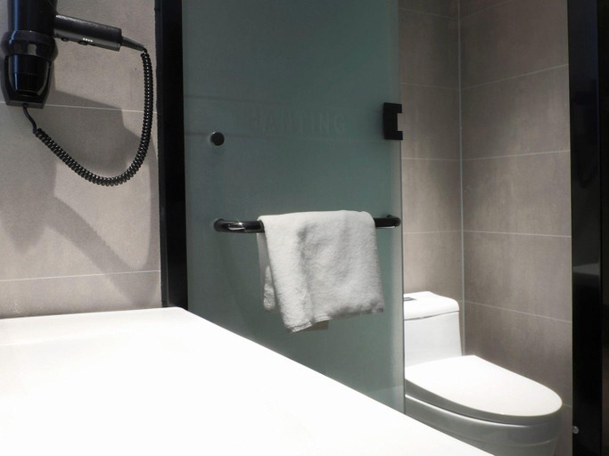 Bathroom 3, Hanting Hotel Shijiazhuang Xinhua Road, Shijiazhuang