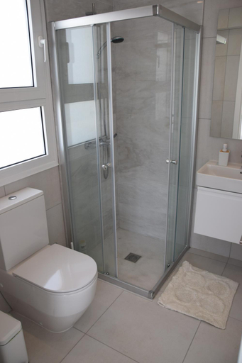 Bathroom 2, Tala Luxury apartments with pool by Raise