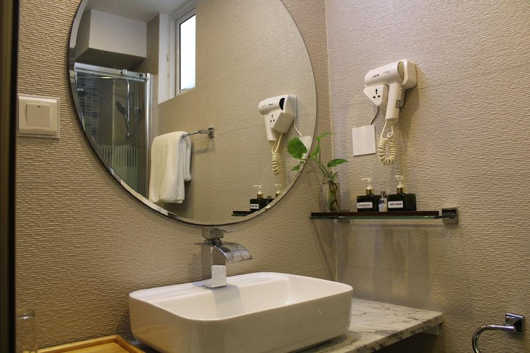 Bathroom 4, The Hive Beach, Malé