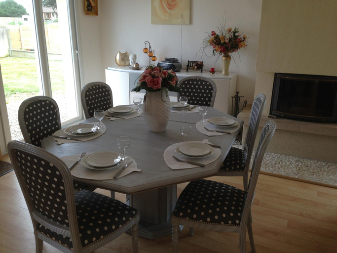 Others 4, Denneville Coastal Escape with garden, Manche