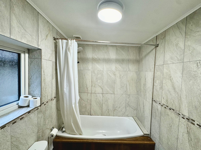 Bathroom 3, Detached 4beds - Windsor, Heathrow & London Access, Surrey