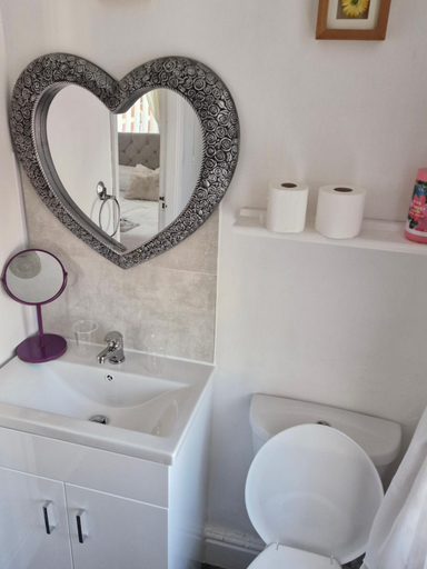 Bathroom 2, Rocklea Hotel, Blackpool