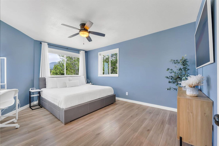 Room 2, NEW Mountain View Retreat With Hot Tub and Mini Golf, Washoe