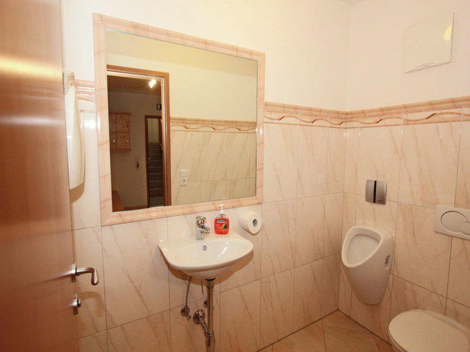 Bathroom 4, Apartment in Kaltenbach near Ski Lift, Schwaz