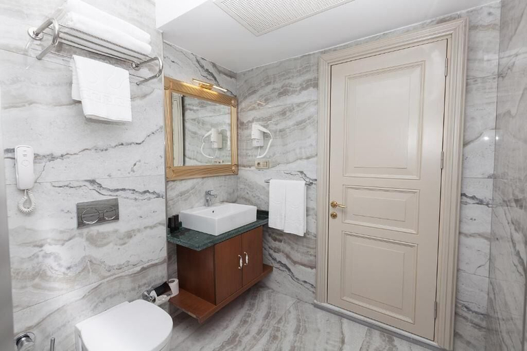 Bathroom 5, Meserret Palace Hotel, Fatih