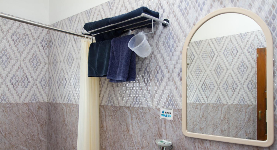 Bathroom 4, Resorte Marinha Dourada, North Goa