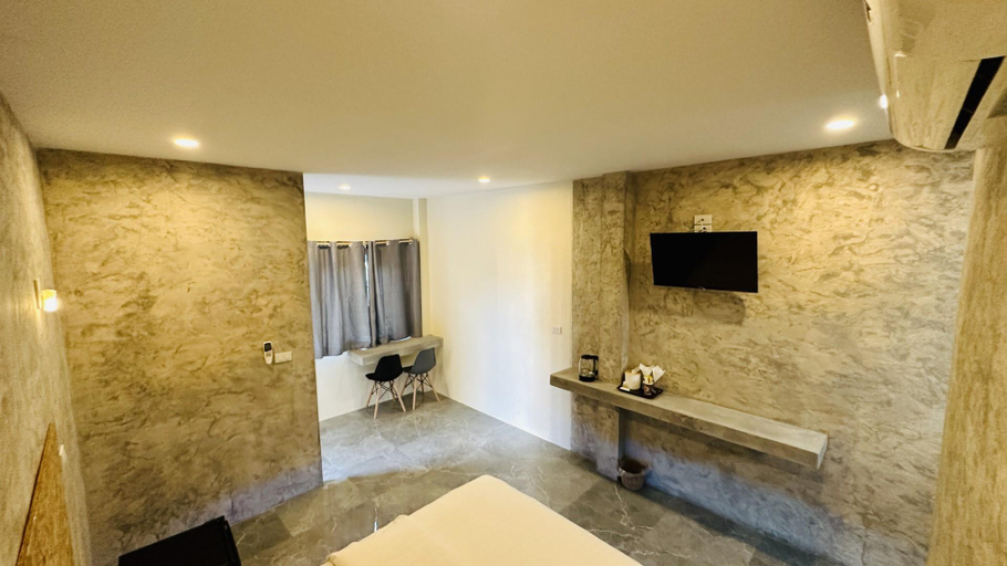 Others 2, 888 Resort, Pluak Daeng