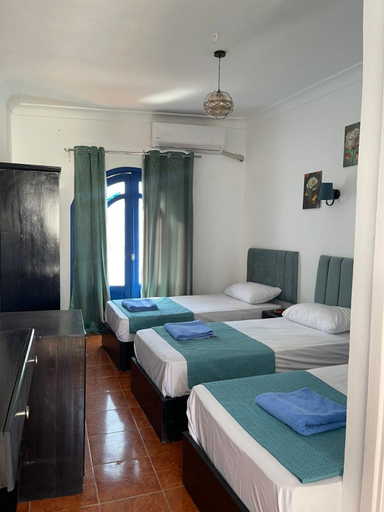 Bedroom 4, New Sea Horse Hotel, Sant Katrin