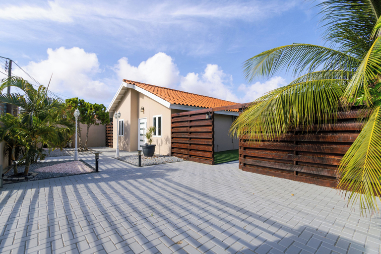 Exterior & Views 2, Solito 52