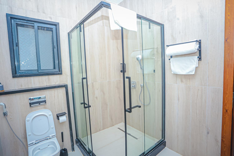 Bathroom 5, Noble Nook Boutique Hotel Abuja, AbujaMun