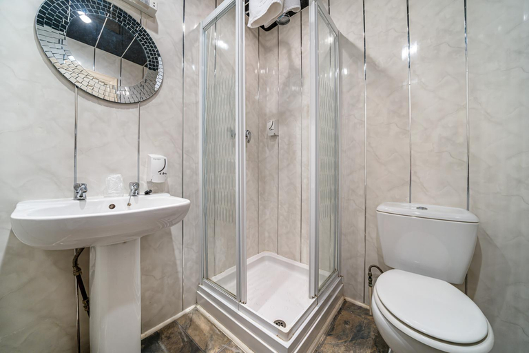 Bathroom 3, Bluewaters Hotel, Blackpool North Promenade, Blackpool
