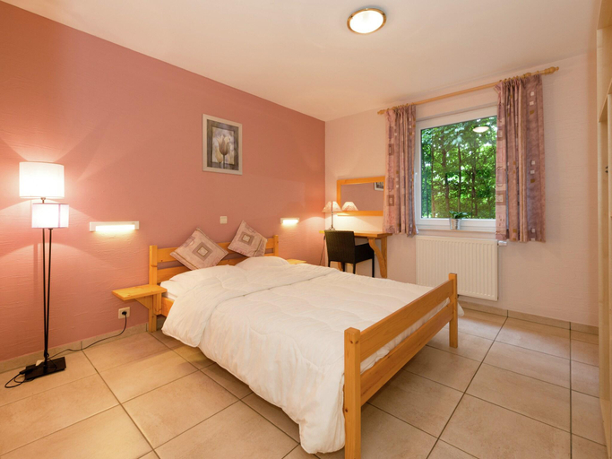 Bedroom 2, Spacious Retreat by Lake, Liège