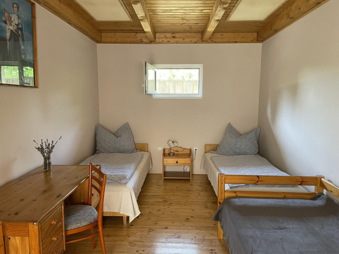 Bedroom 3, Lavender Apartment, Siófok