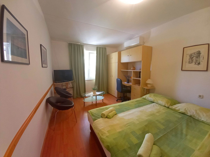 Bedroom 4, Boutique Apartment in Pjescana Uvala With Balcony, Medulin