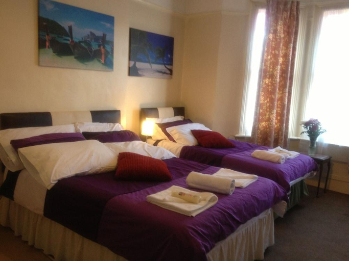 Bedroom 2, The Crystal Lodge Hotel, London
