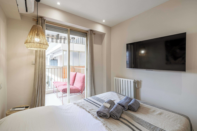 Room 3, Renovated Flat 250m From the Beach - Town Centre - 2br/6p, Alpes-Maritimes