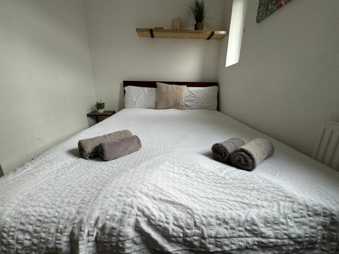 Bedroom 2, Newly renovated Studios & Ensuite Rooms-Camberwell, London