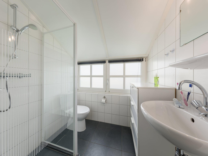 Bathroom, Giethoorn Villa with Modern Touch, Steenwijkerland
