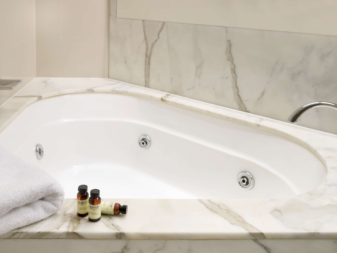 Bathroom 10