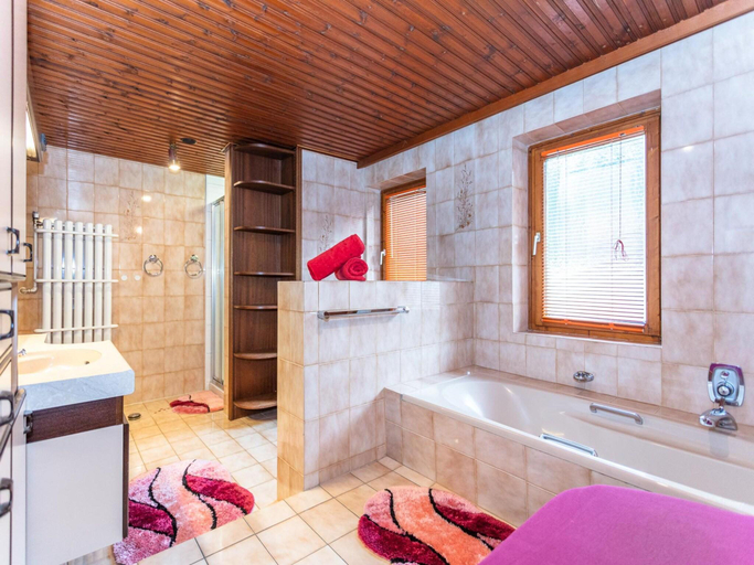 Bathroom 2, Chalet in Neukirchen near Ski Wildkogel, Zell am See