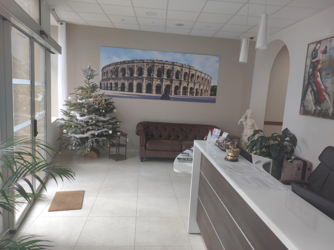 Public Area 2, Square Hôtel, Gard