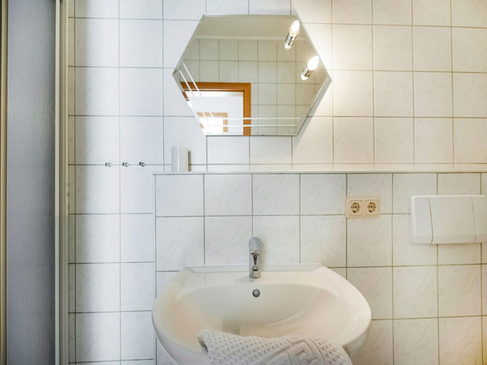 Bathroom 3, Ferienwohnung mit Bergaufenthalt in Schonau, Berchtesgadener Land