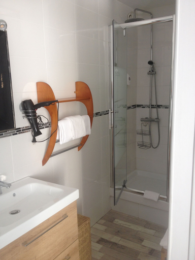 Bathroom 3, Hotel Le P'tit Monde, Dordogne