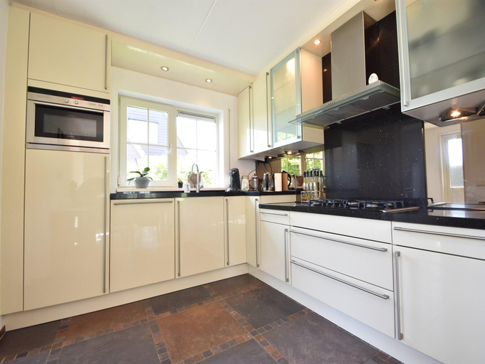 Others 5, Enticing Holiday Home in Oude with Garden, Oostflakkee
