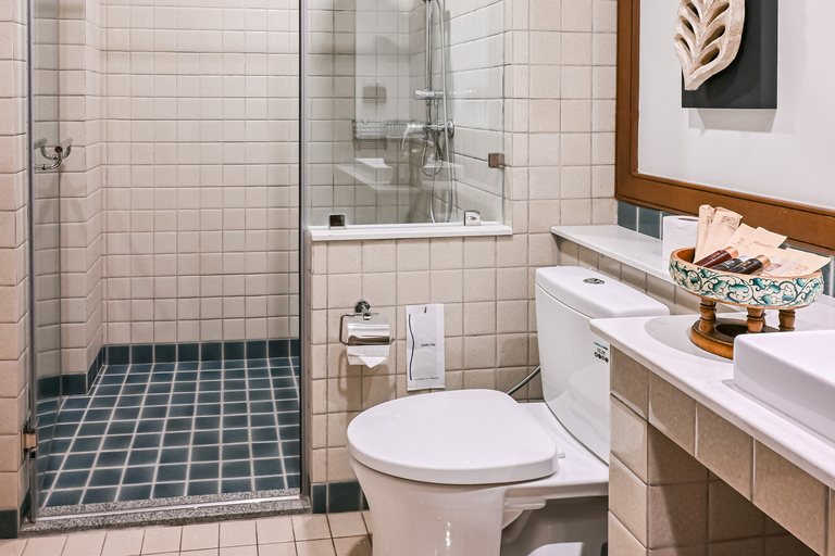 Bathroom 10