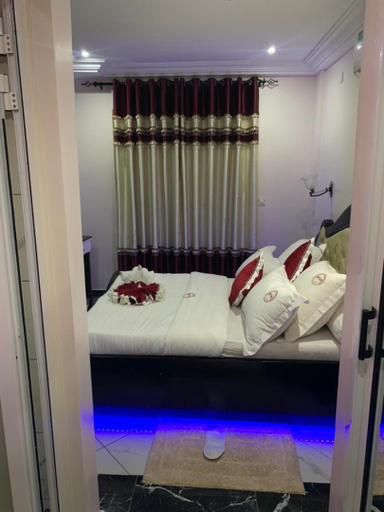 Bedroom 5, Matcheu Palace Hotel, Mfoundi