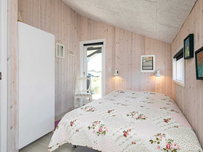Bedroom 2, 8 Person Holiday Home in Blokhus, Jammerbugt