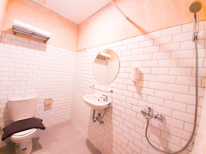 Bathroom 4, Nunia Tamansari Hotel, Serang