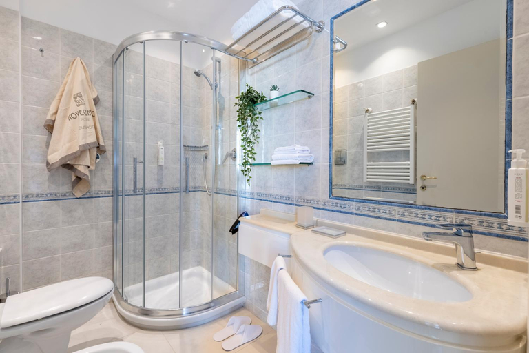 Bathroom 3, Novecento Suite Hotel, Rimini