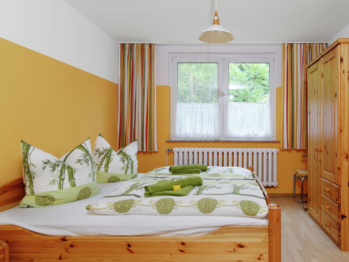 Bedroom 2, Elite-Ferienhaus mit Garten in Spreenhage, Oder-Spree