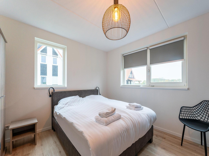 Others 5, Modern holiday home by the sea with sauna, Tholen