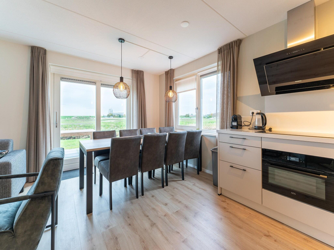 Others 4, Holiday Home in Zeeland near Nature Reserve, Tholen