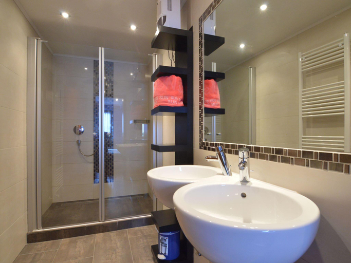 Others 5, Cosy Holiday Home with Sauna, Terrace, Liège