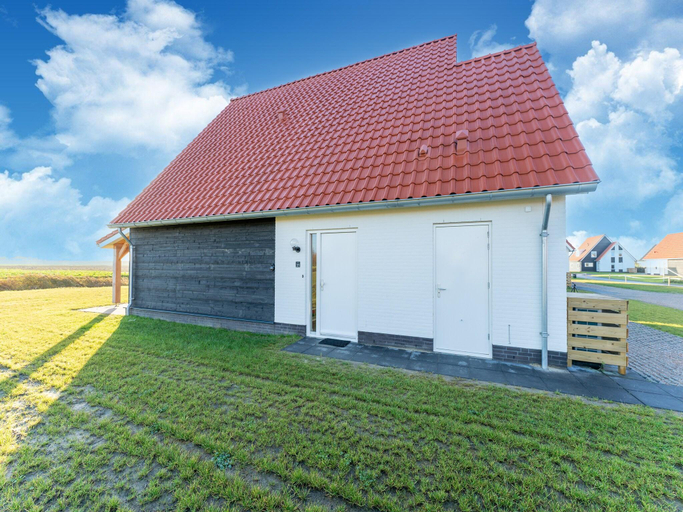Others 4, Detached villa with view, garden and privacy, Tholen