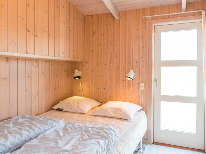 Bedroom 4, 6 Person Holiday Home on a Holiday Park in Fano, Fanø