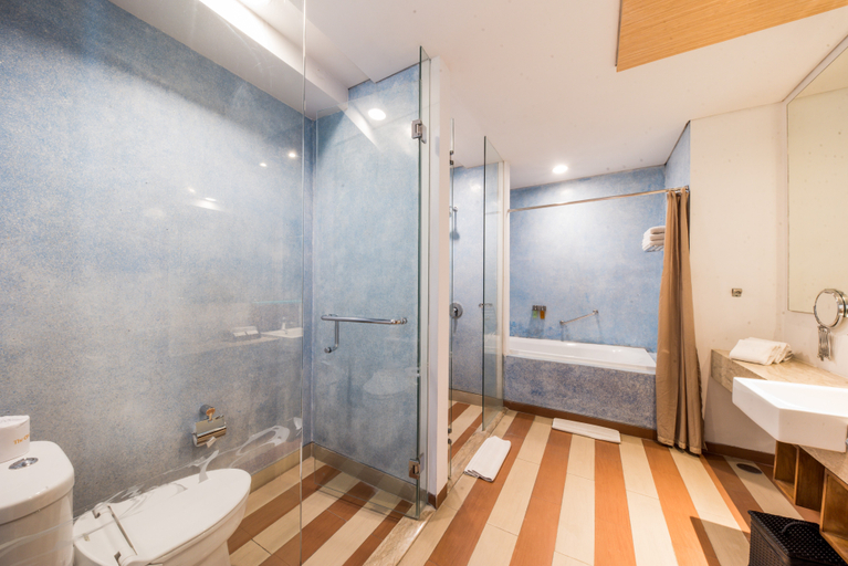 bathroom 4