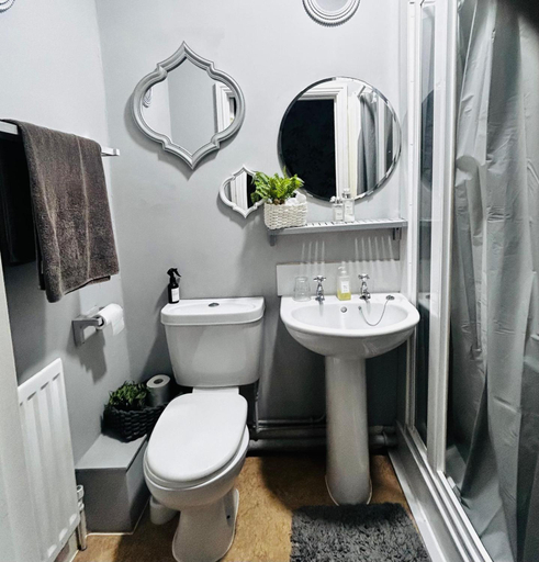 Bathroom 2, Church Farm Hotel, Telford and Wrekin