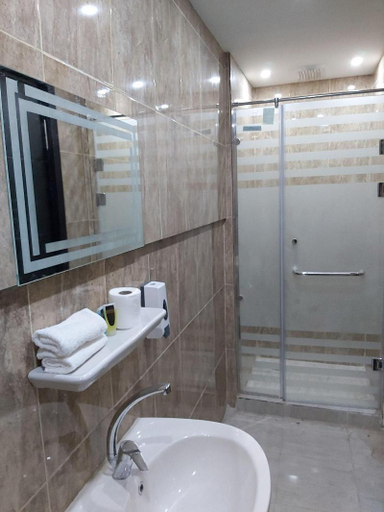 Bathroom 3, Golden Pyramids Inn, Al-Ahram