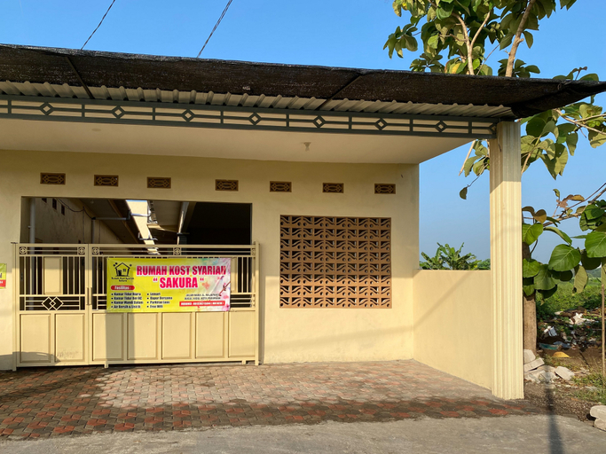 Exterior & Views, RedDoorz near Terminal Baru Pasuruan, Pasuruan